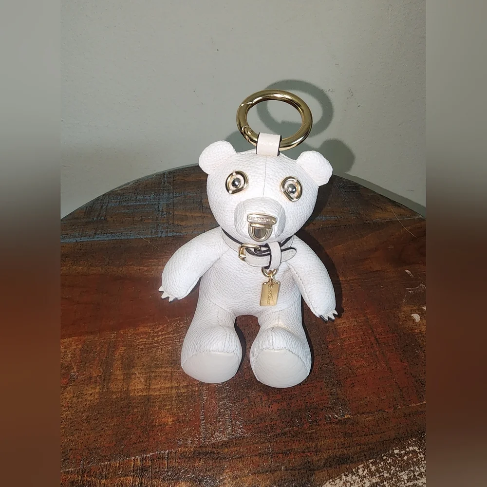 Coach Signature C White Cream Leather Mixed Metals Bear Purse Charm Keychain NEW - Picture 1 of 17
